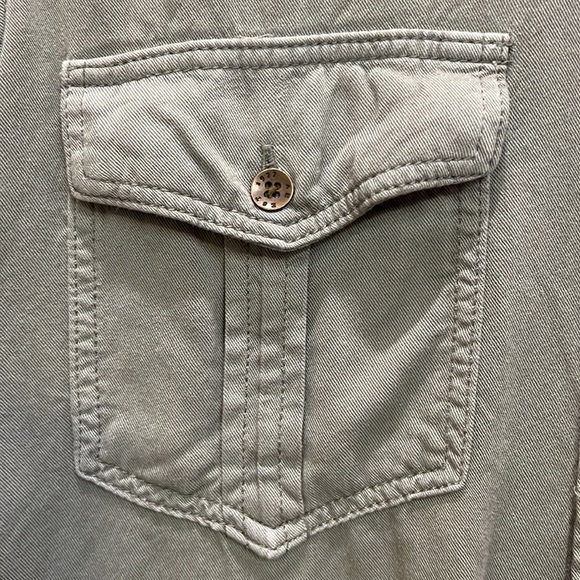 AMERICAN EAGLE WOMEN’S BOYFRIEND FIT LONG SLEEVE BUTTON FRONT SHIRT M GREEN - Picture 6 of 10